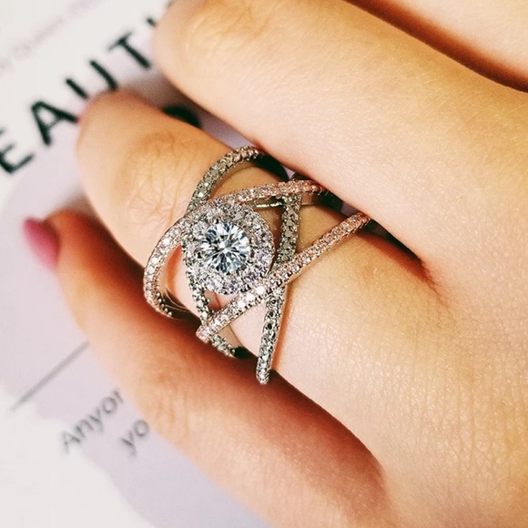 Jewelry - ☀️ Elegant Criss Cross Luxury 925 Silver Ring ☀️